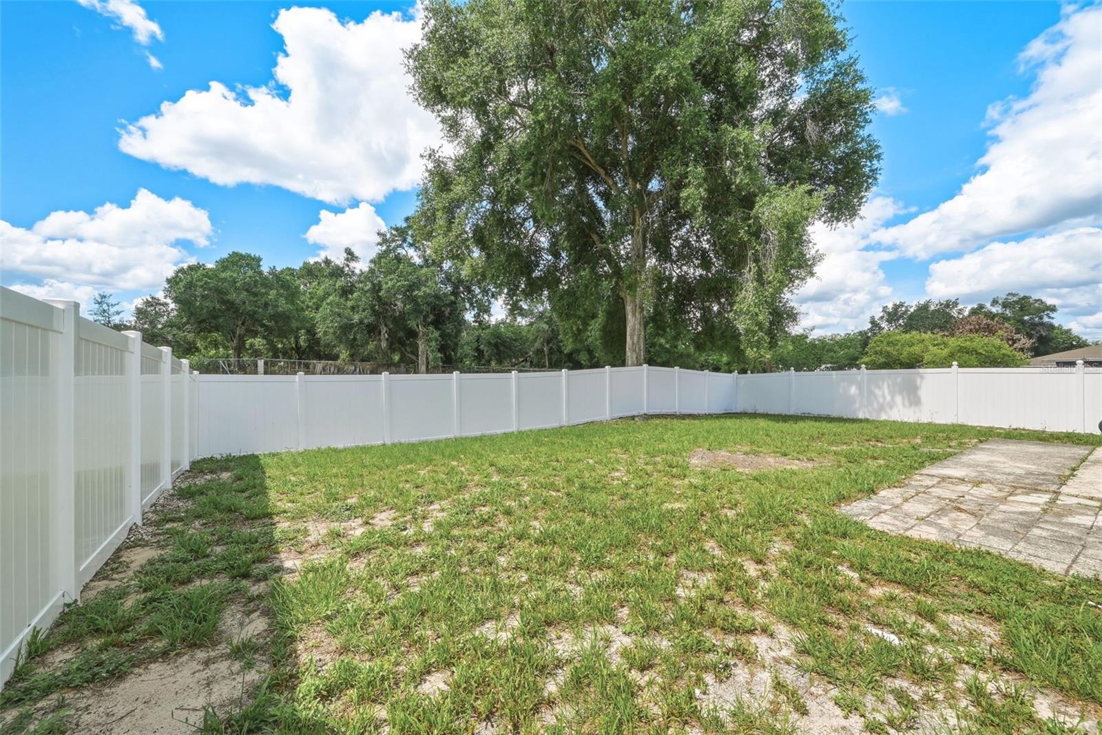 143 Laurel Ridge Ave Property Photo 25