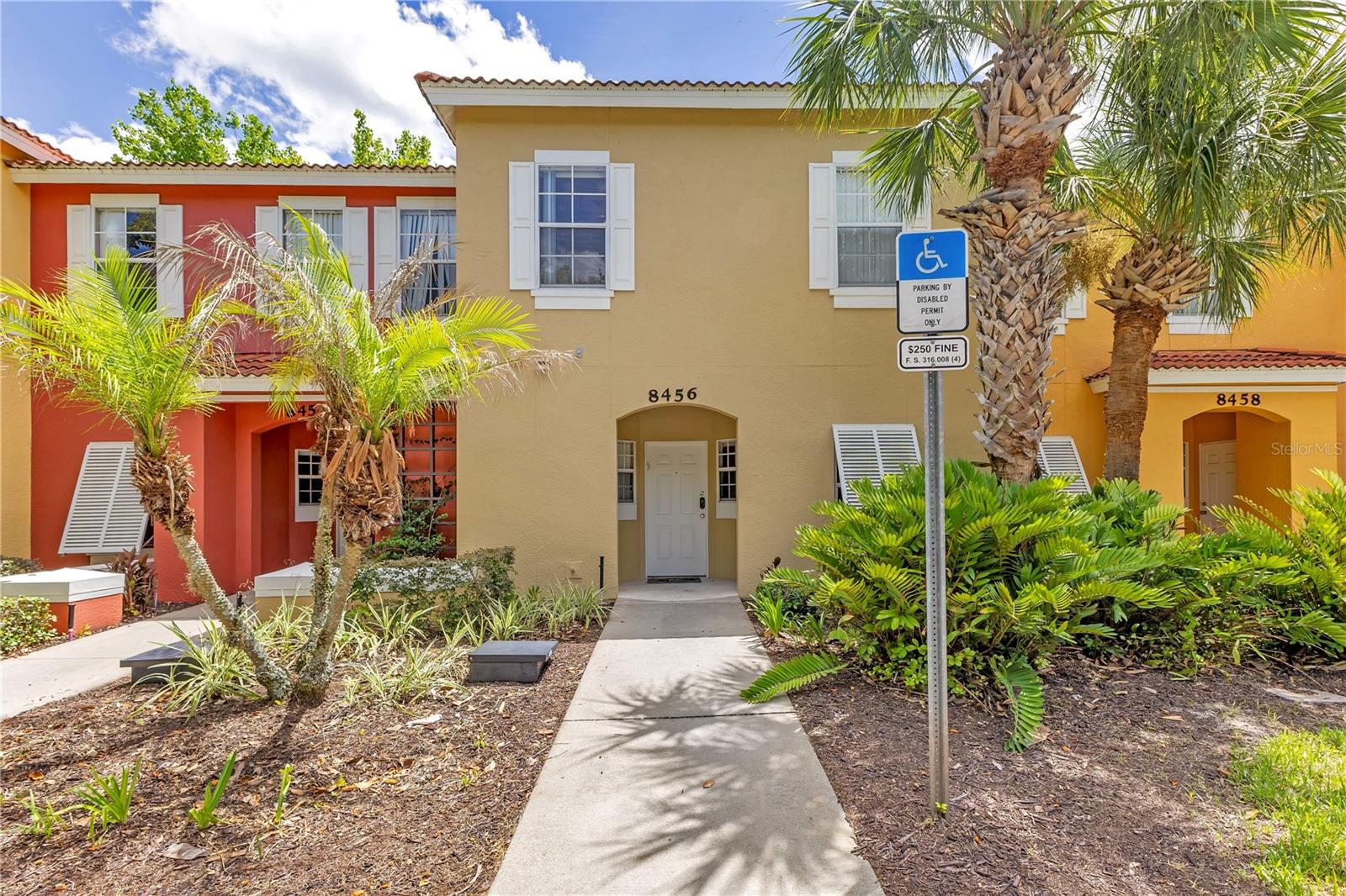 8456 CRYSTAL COVE LOOP Property Photo 1