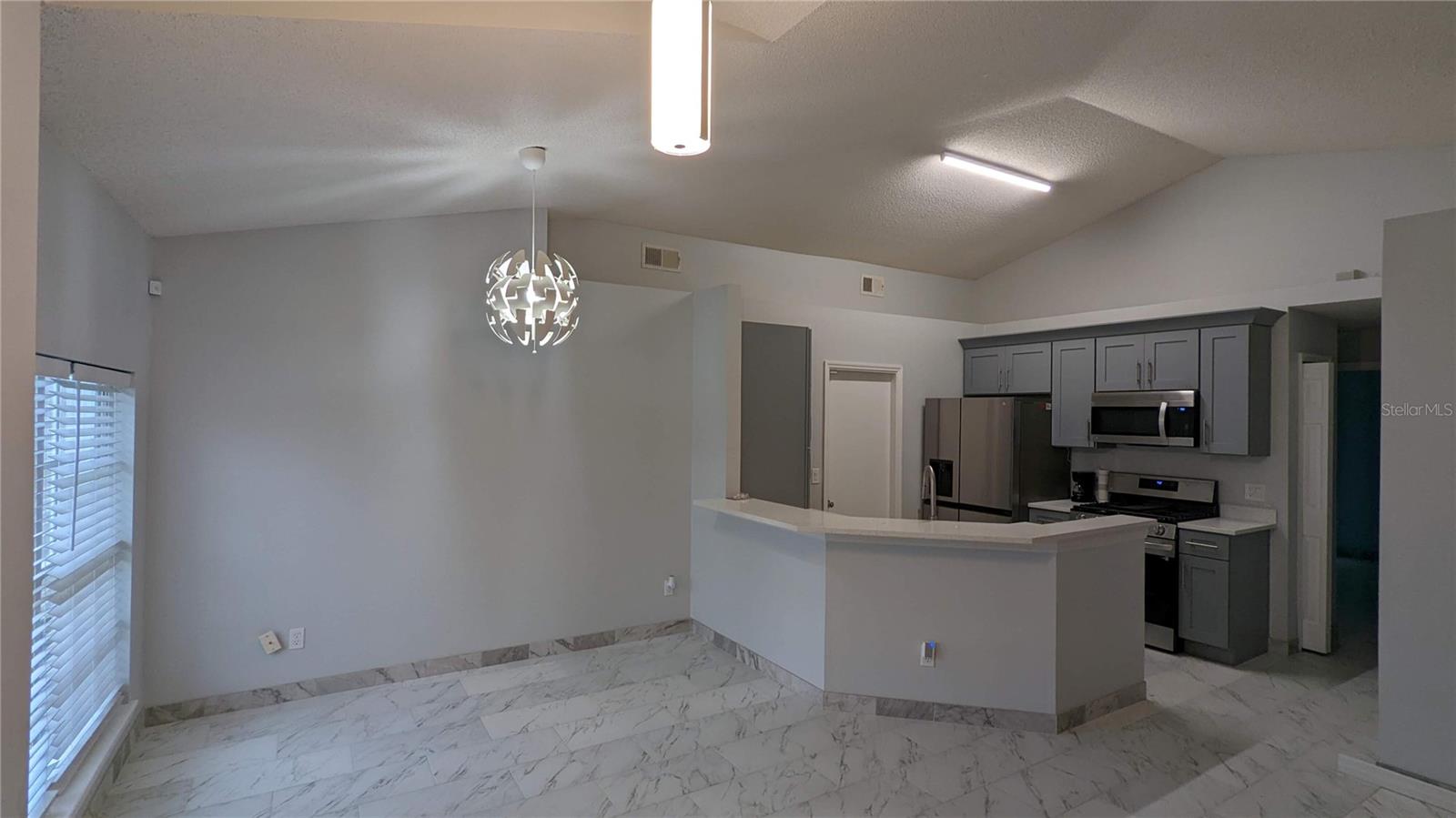 3048 Pineda Dr Property Photo 2
