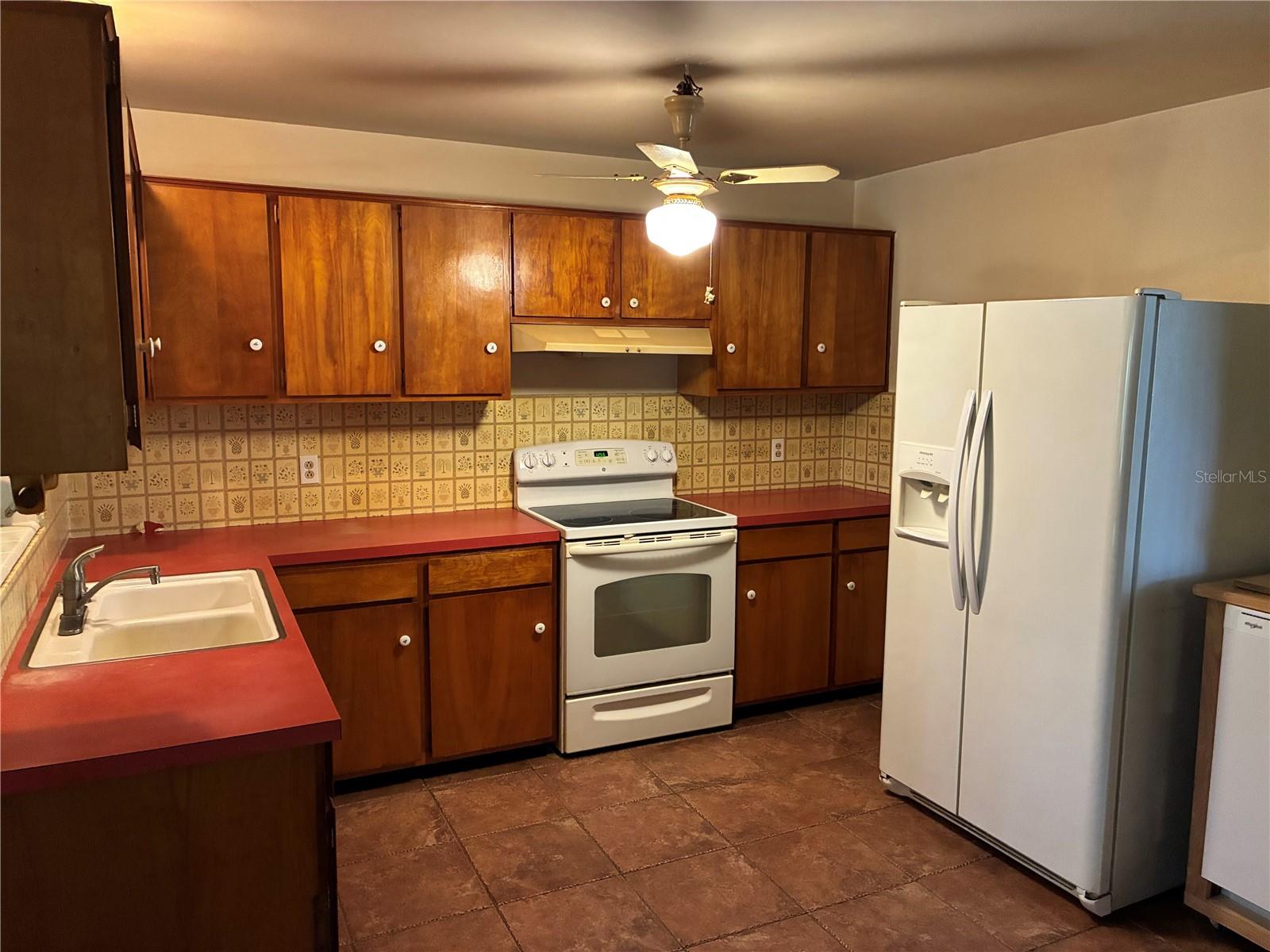 213 Colomba Rd Property Photo 4