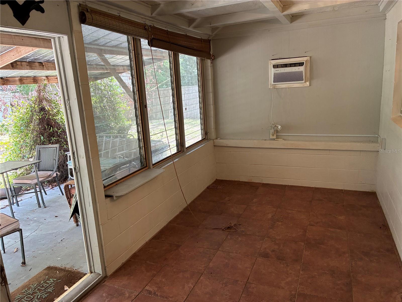 213 Colomba Rd Property Photo 6