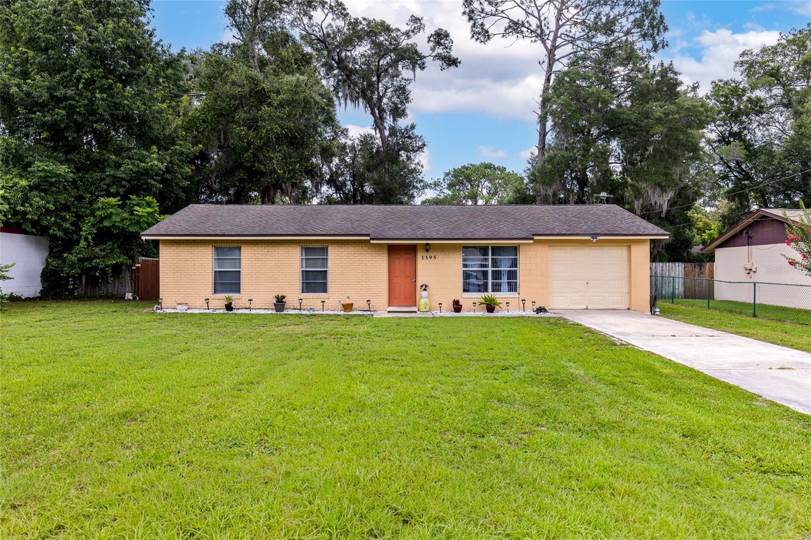 1595 MARGARET ST