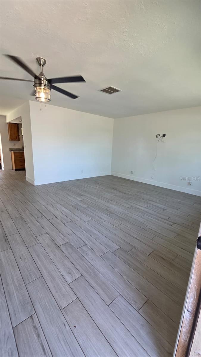 O6415292 Property Photo 7
