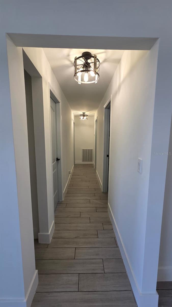 O6415292 Property Photo 10