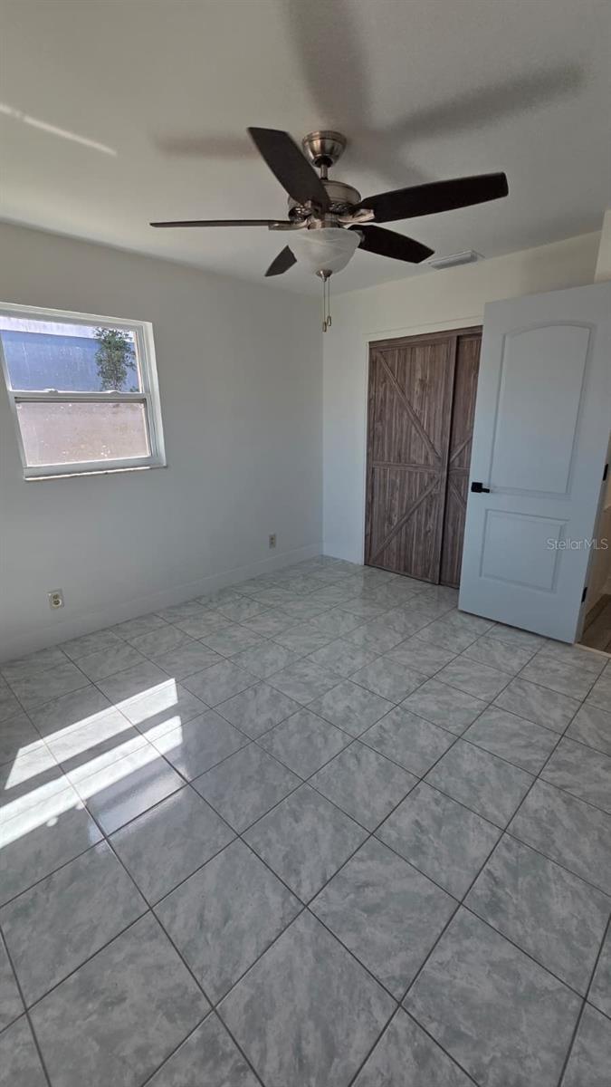 O6415292 Property Photo 12