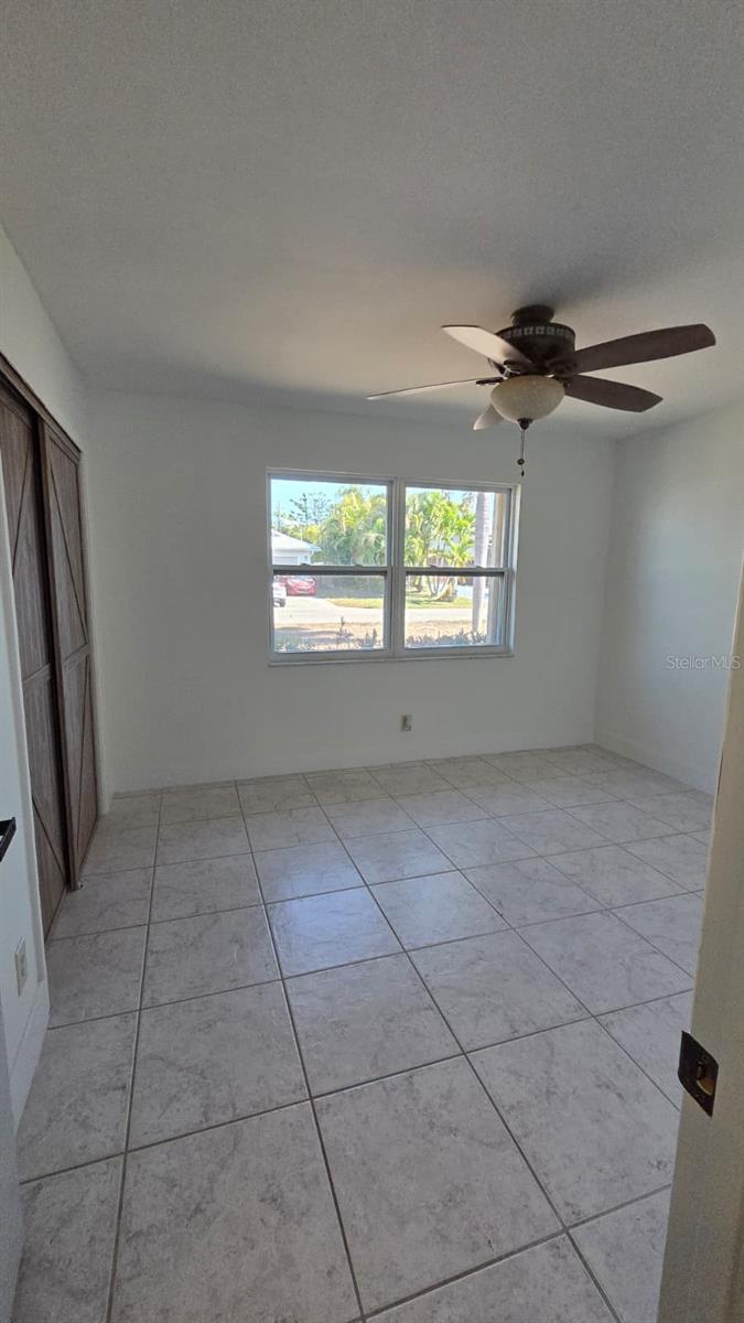 O6415292 Property Photo 15