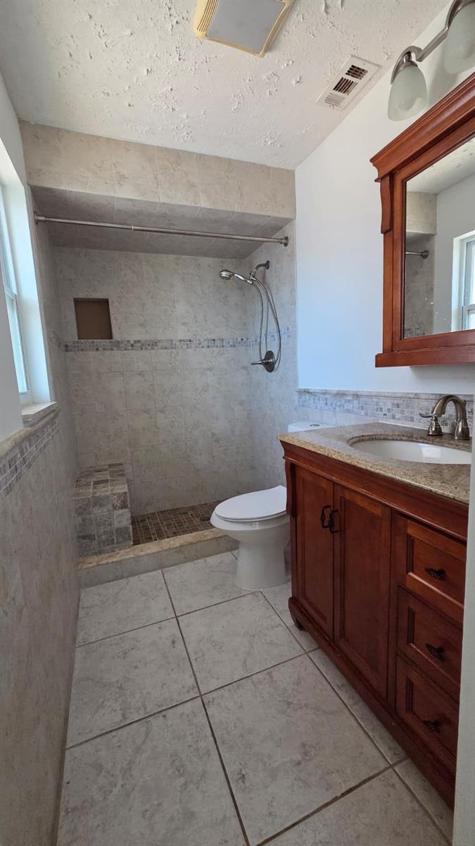 O6415292 Property Photo 16