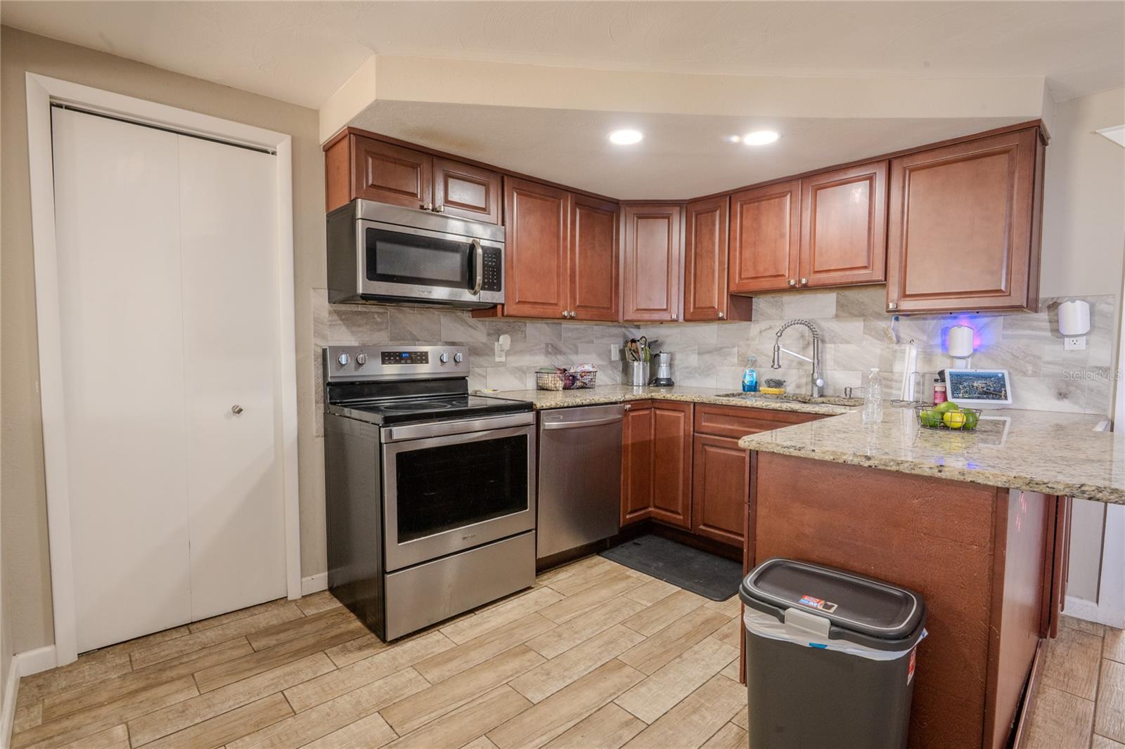 1050 Deal Ln Property Photo 3