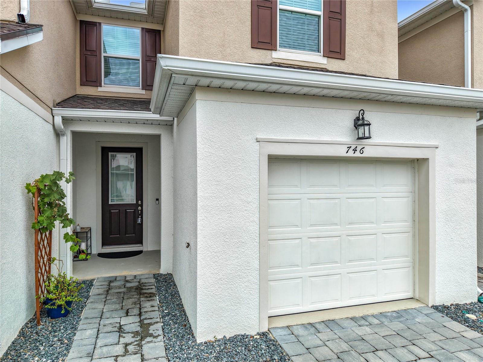 746 Spring Palms Loop Property Photo 2