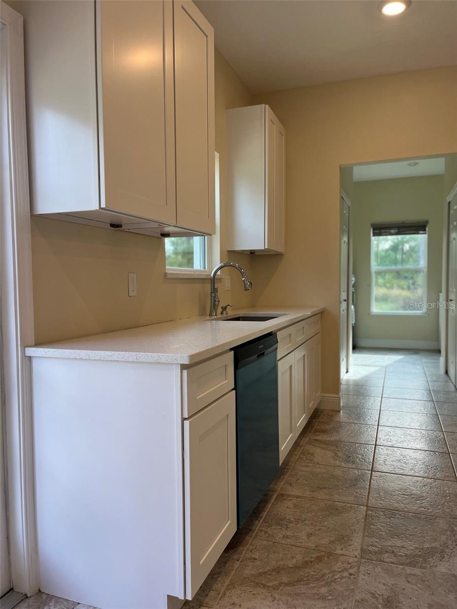 O6415313 Property Photo 8