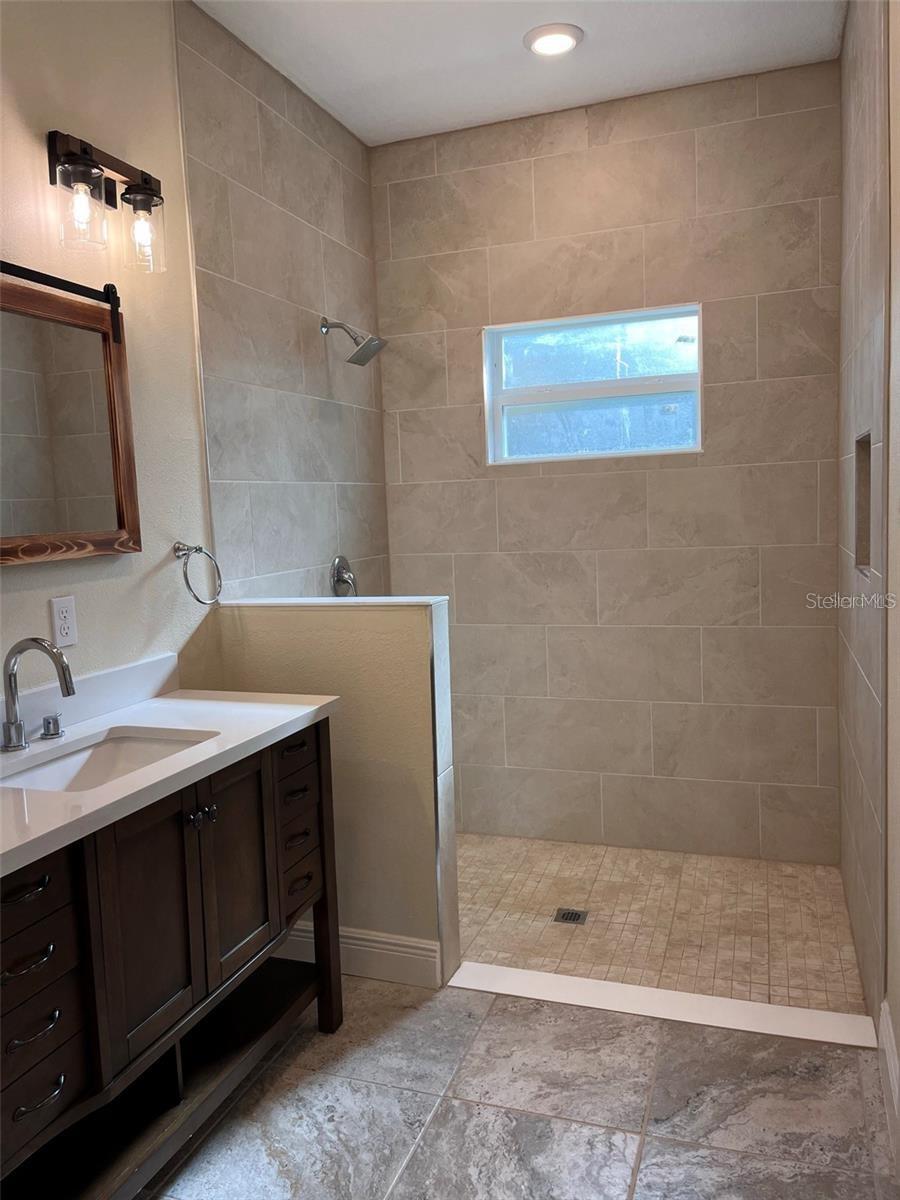 O6415313 Property Photo 14
