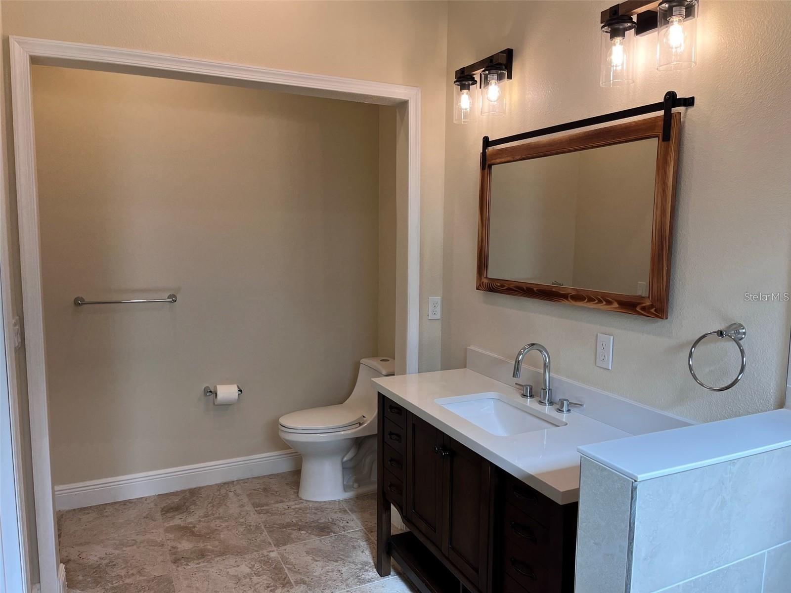 O6415313 Property Photo 15