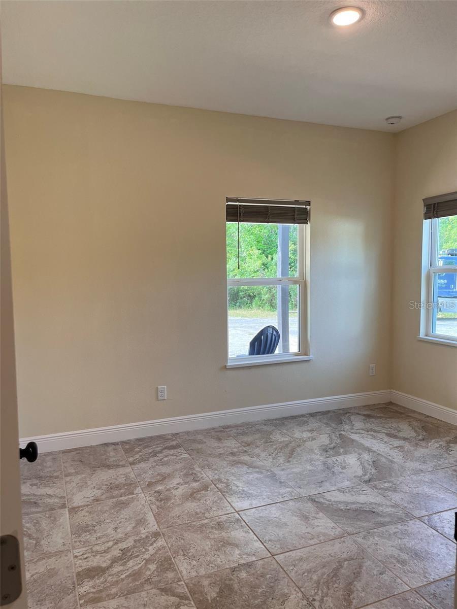 O6415313 Property Photo 16