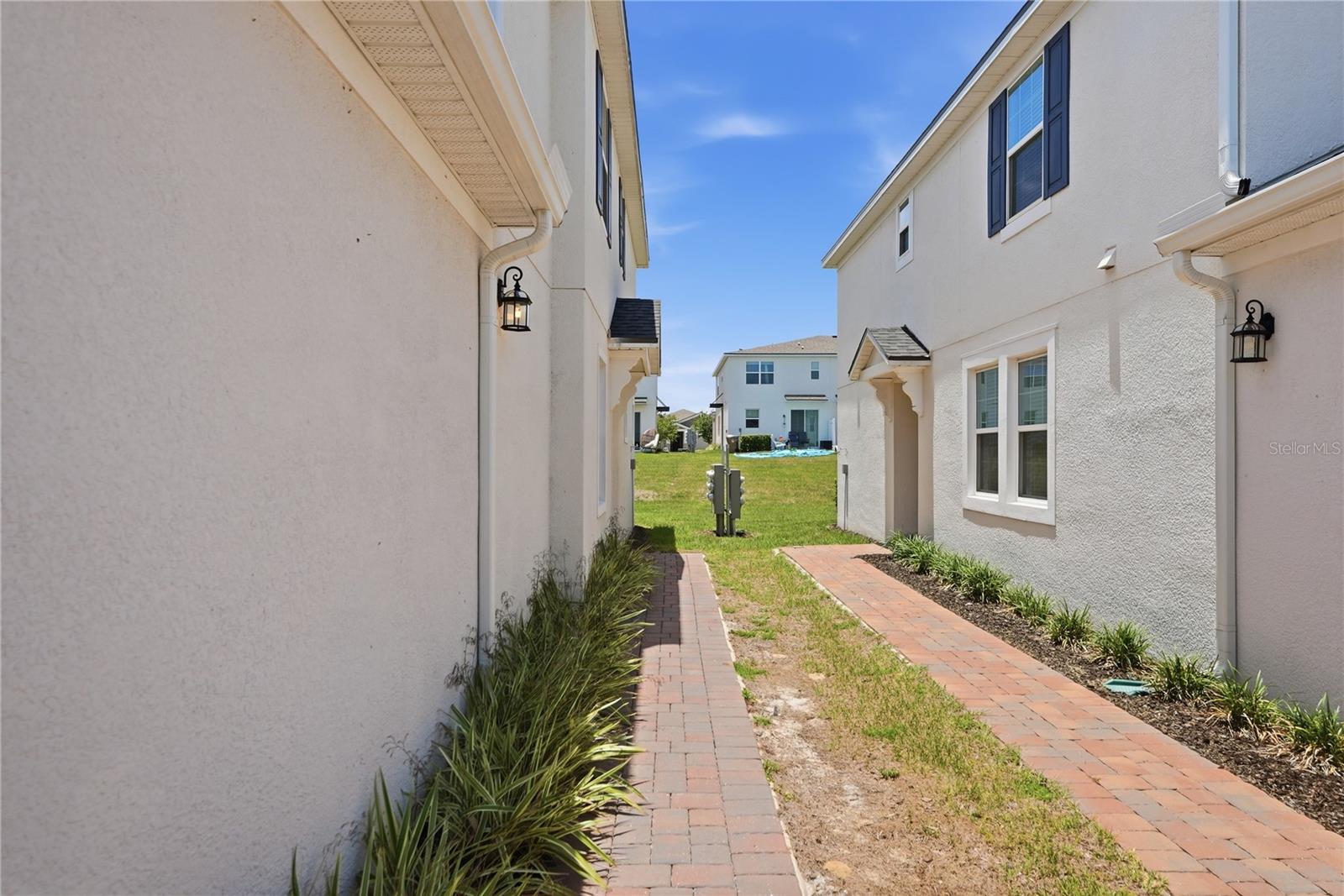 1122 Seaside Mist Trl Property Photo 3