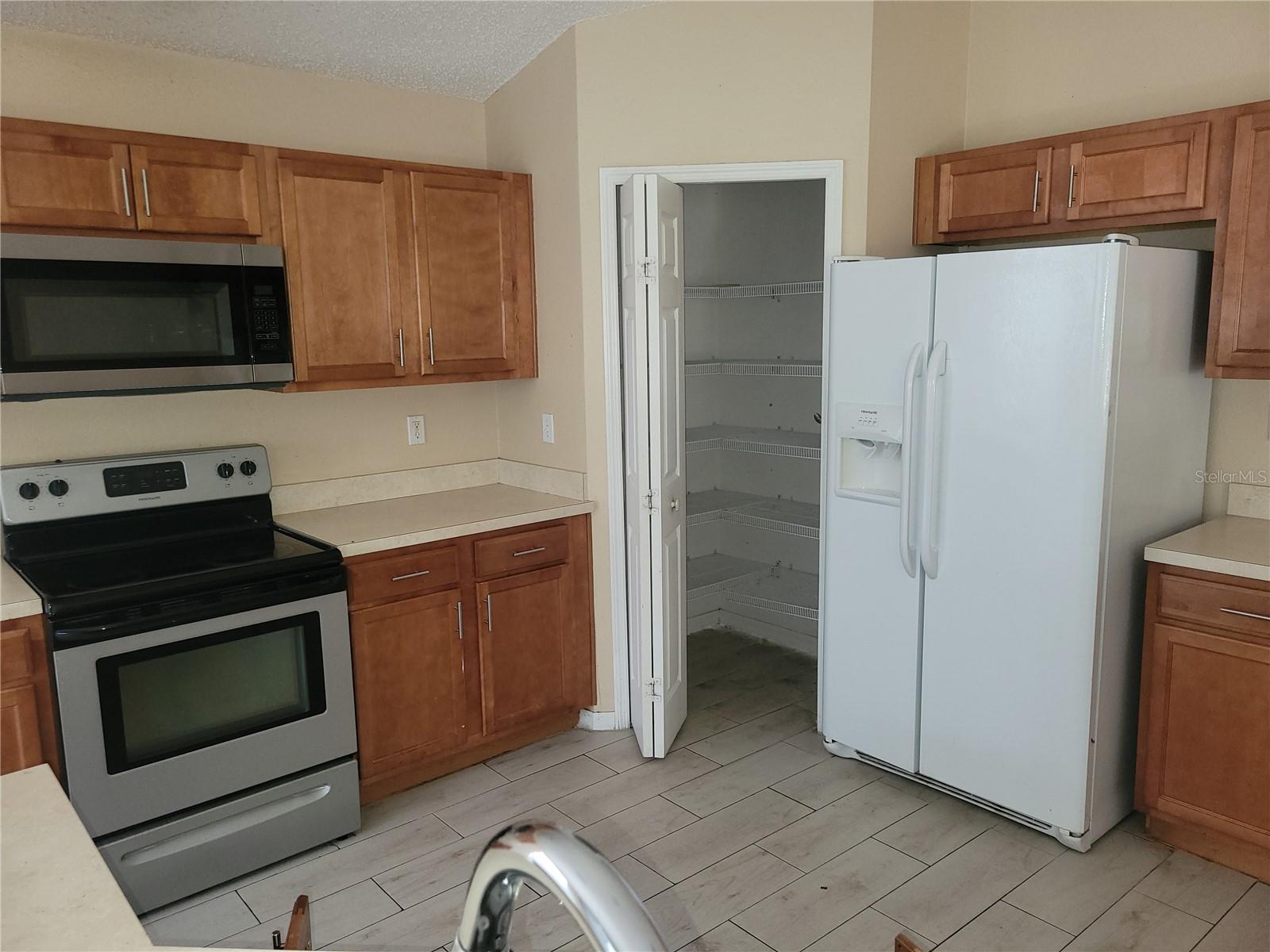 1142 Bluegrass Dr Property Photo 4