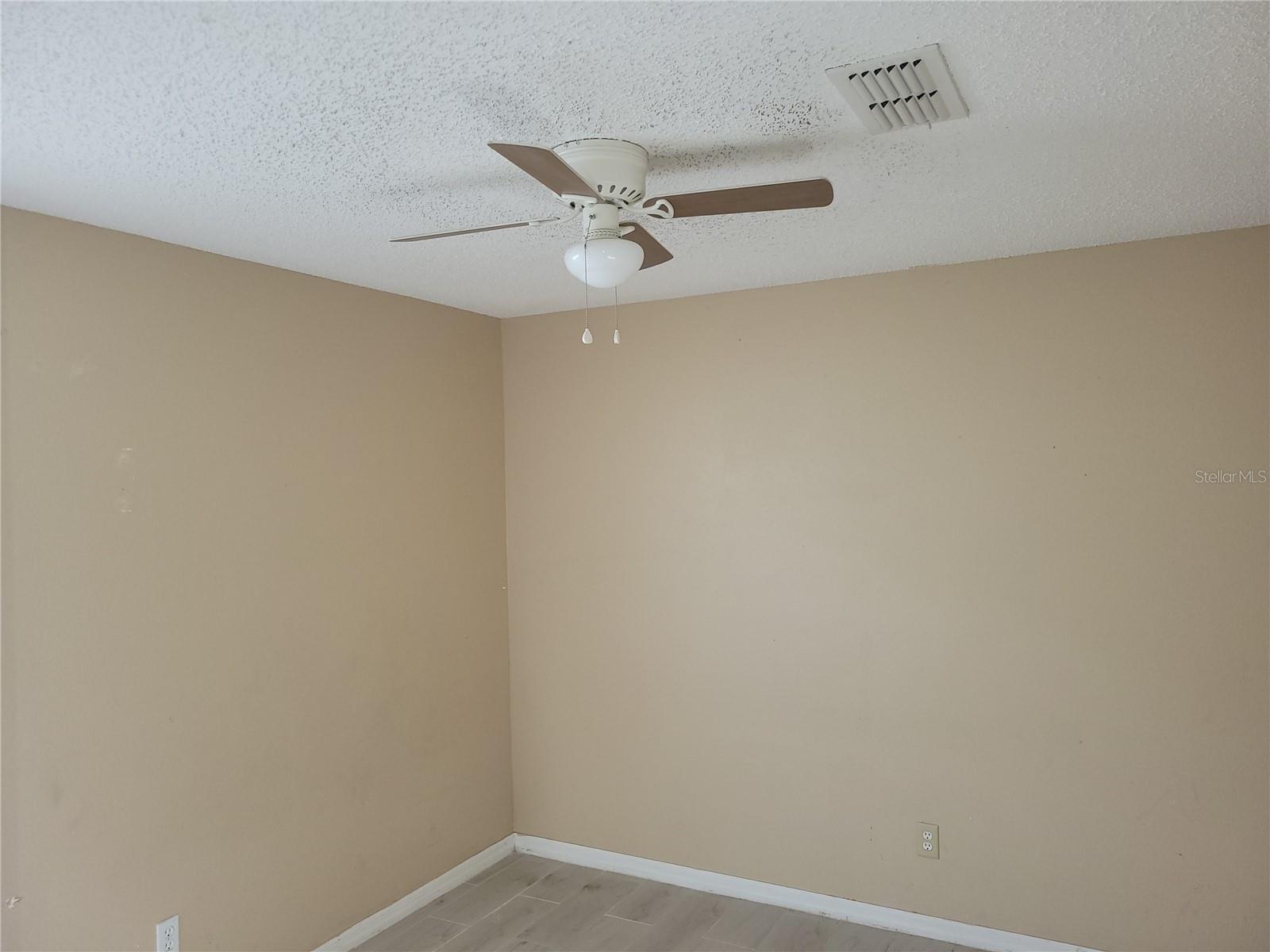 1142 Bluegrass Dr Property Photo 7