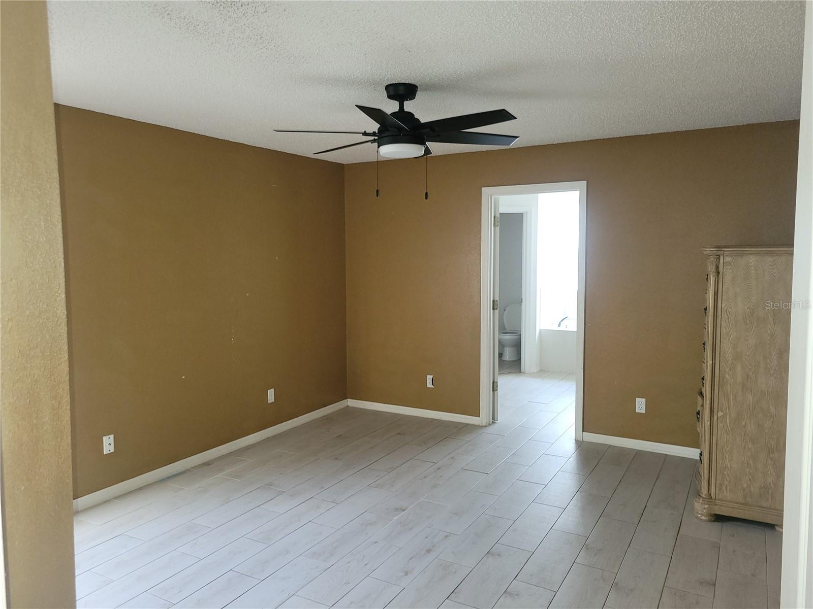 1142 Bluegrass Dr Property Photo 8