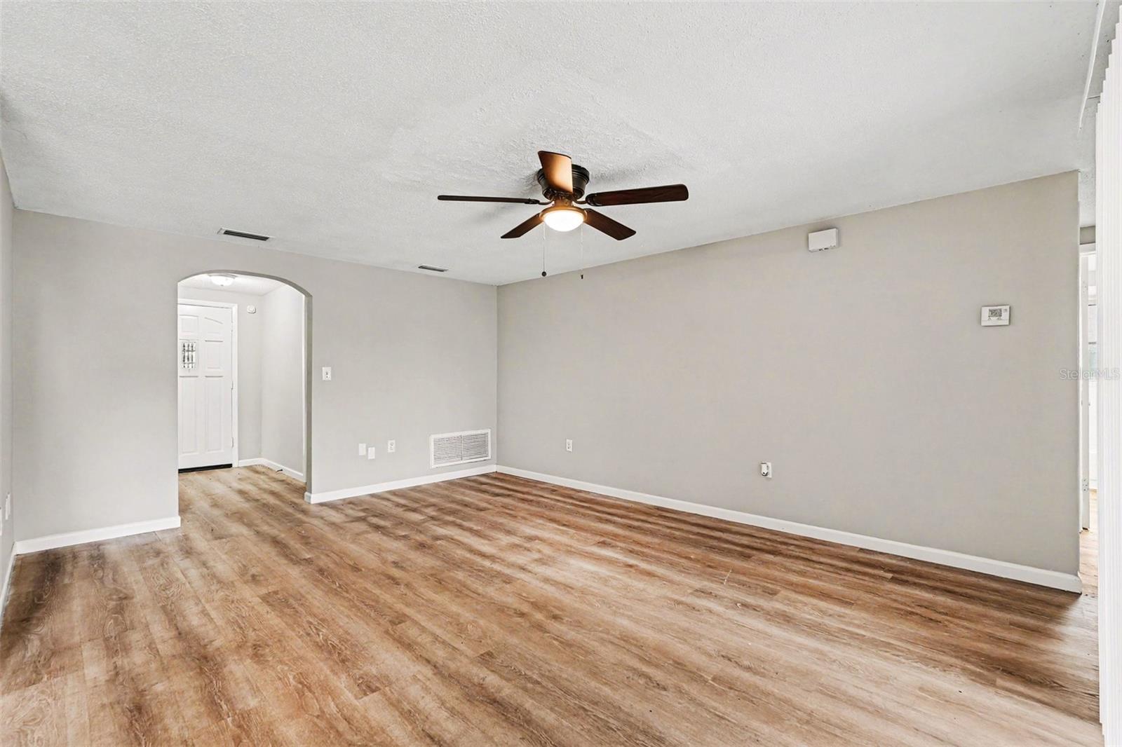7030 Ingleside Dr Property Photo 3