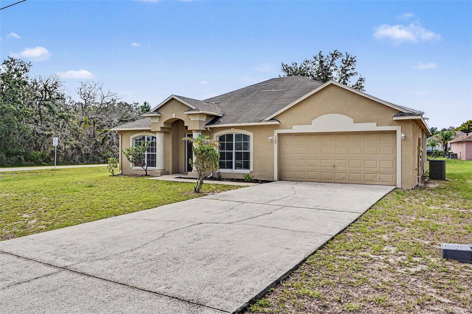 300 Kingfish Dr Property Photo 3