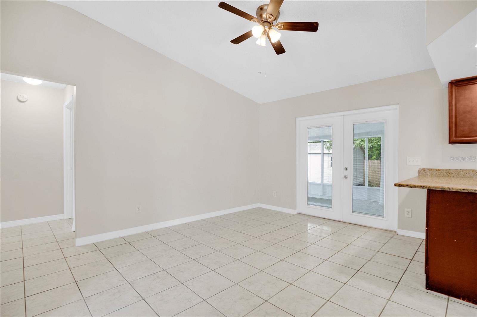 427 Elkwood Ln Property Photo 12