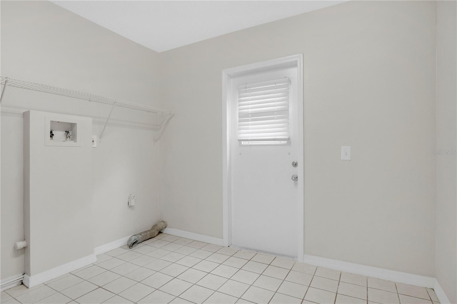 427 Elkwood Ln Property Photo 23