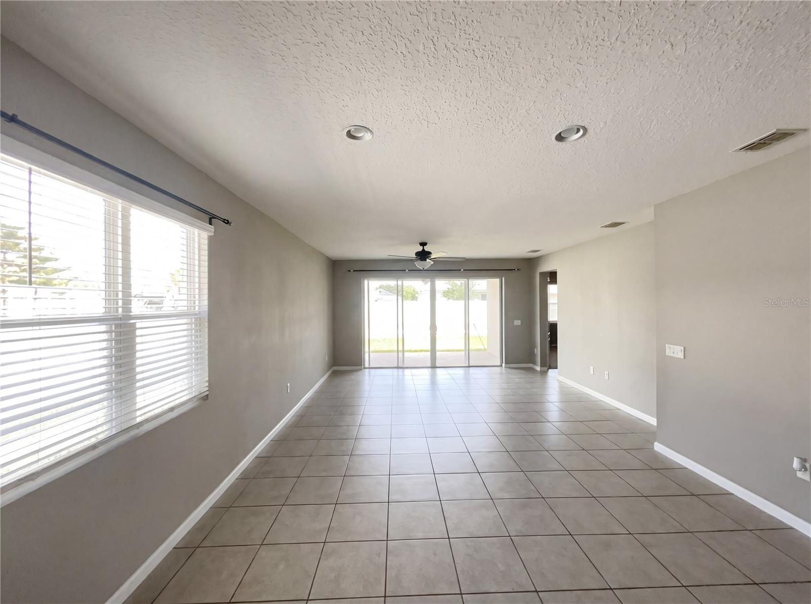 2526 W End Dr Property Photo 3