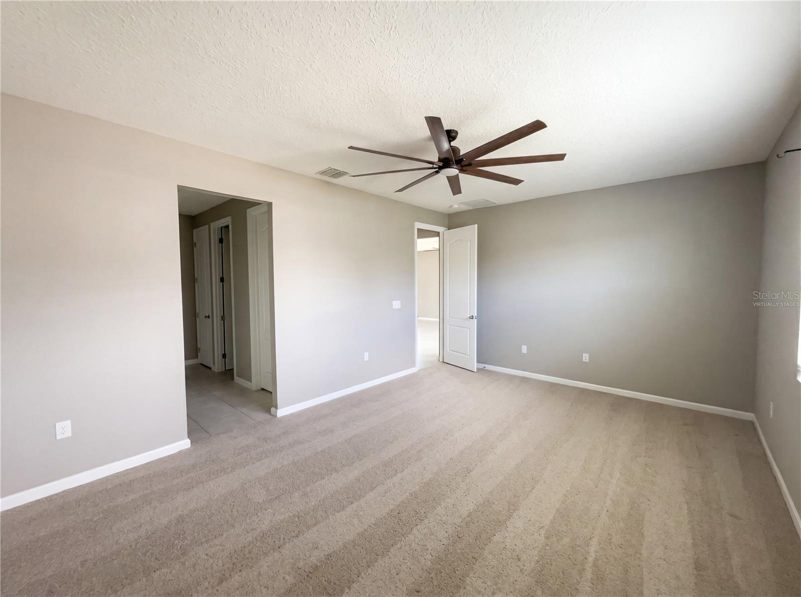 2526 W End Dr Property Photo 4