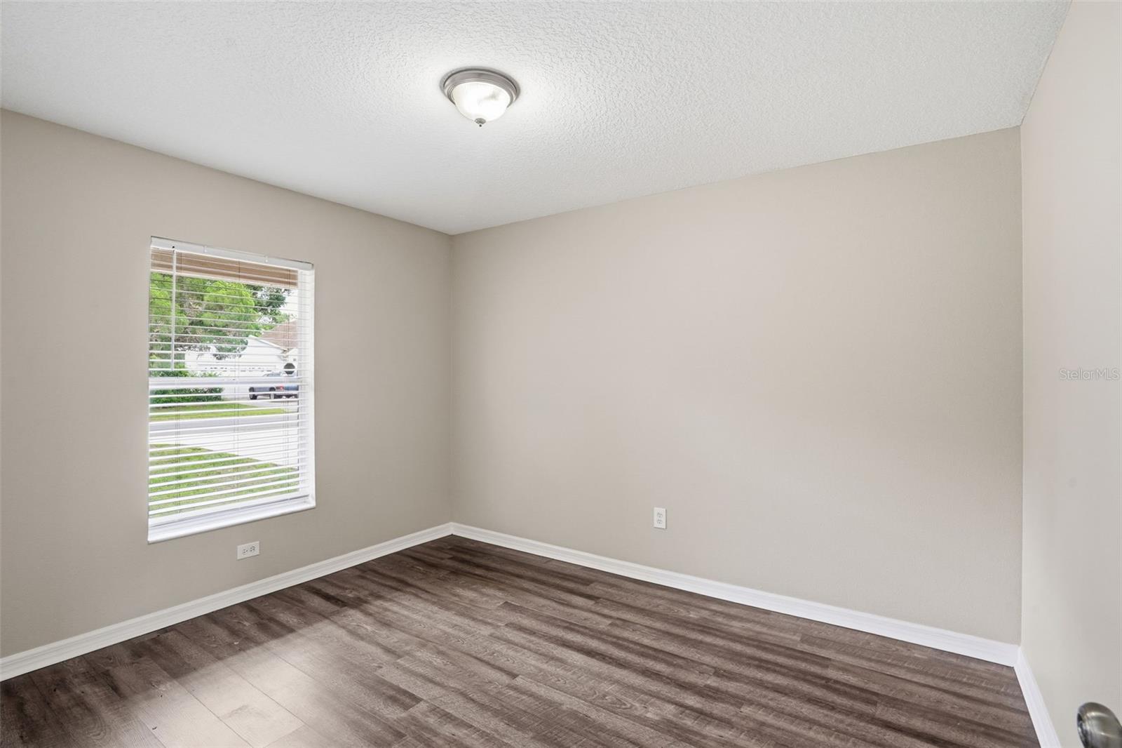 5331 5th St Property Photo 18