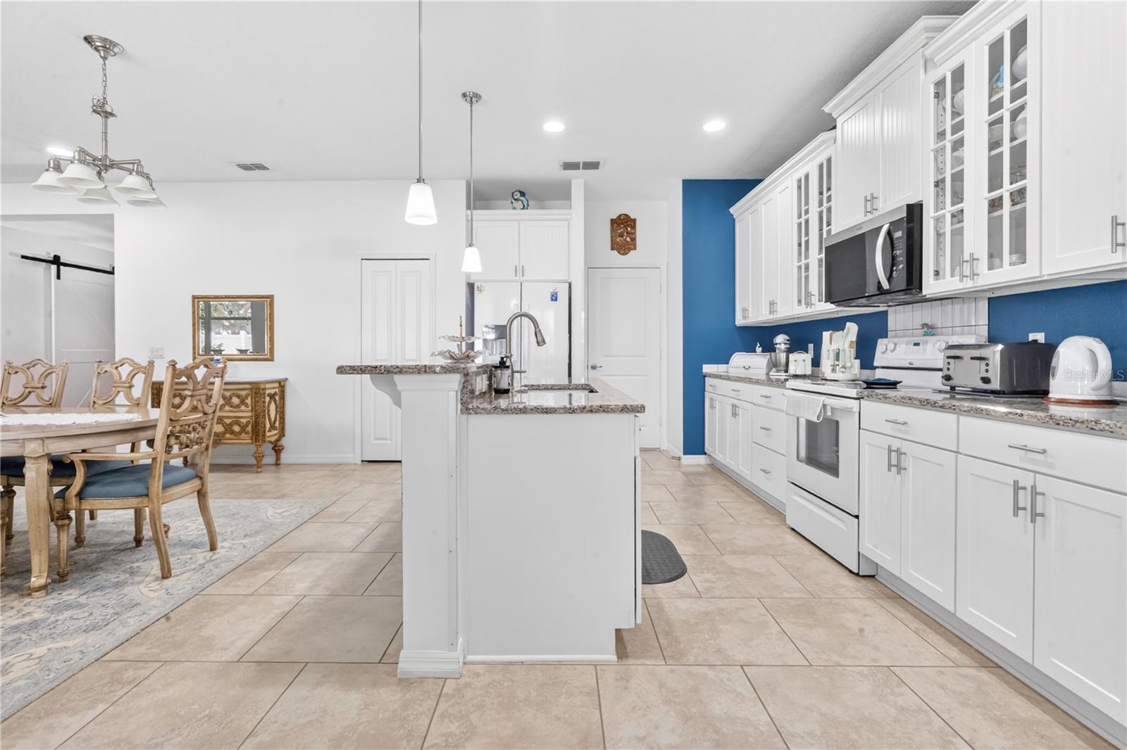 8819 Tatara St Property Photo 16