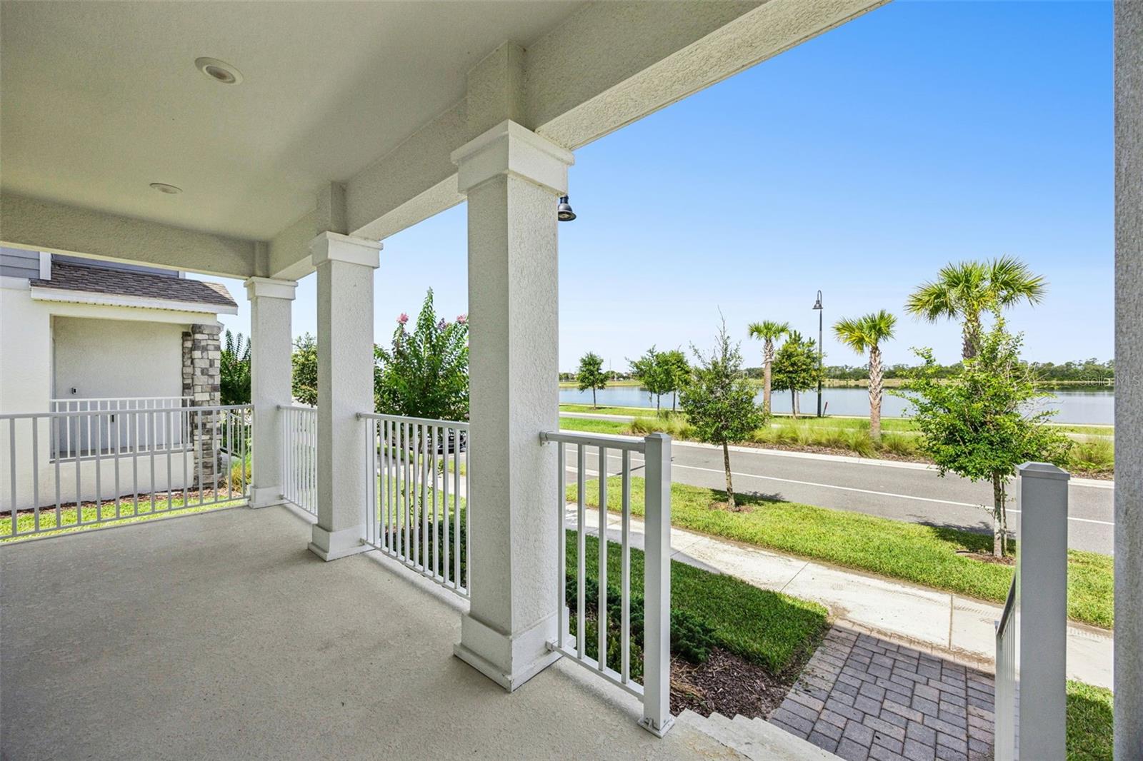 2975 Addison Blvd Property Photo 3
