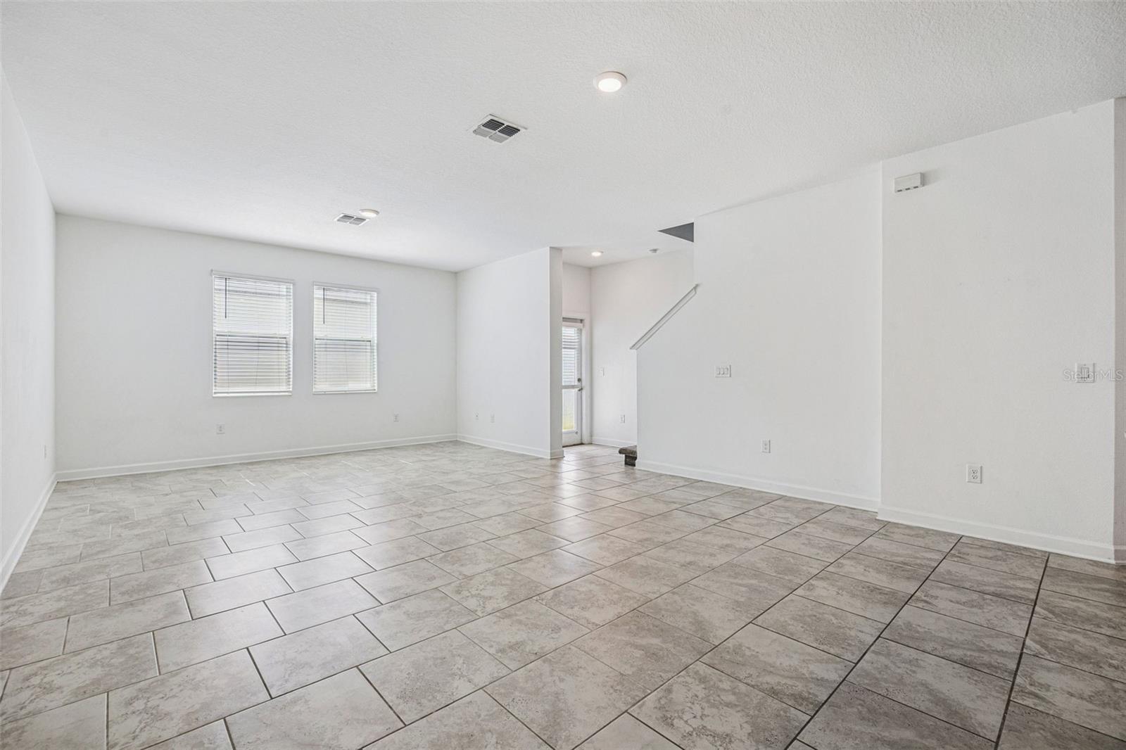2975 Addison Blvd Property Photo 7
