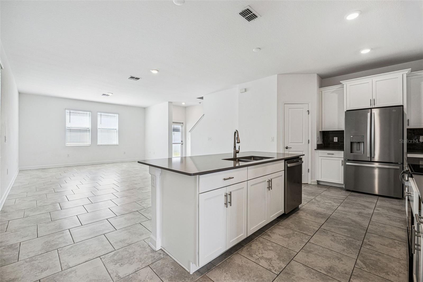 2975 Addison Blvd Property Photo 10
