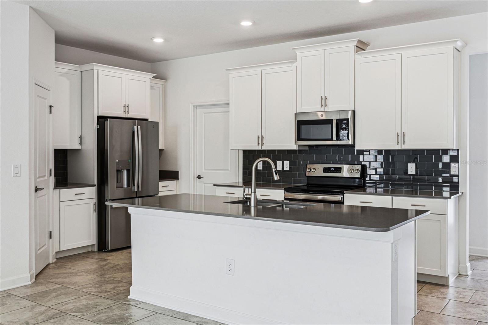 2975 Addison Blvd Property Photo 12