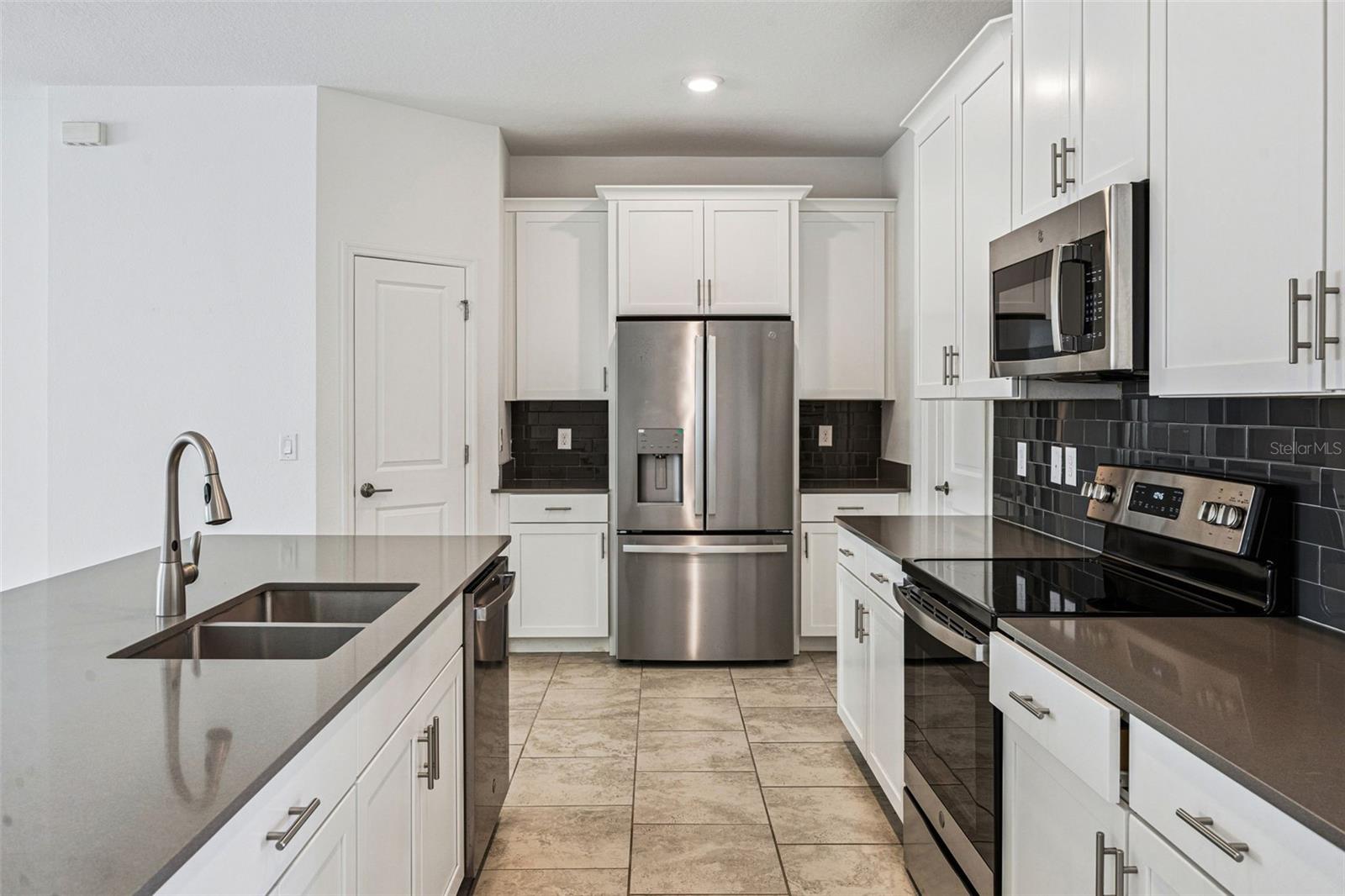 2975 Addison Blvd Property Photo 13