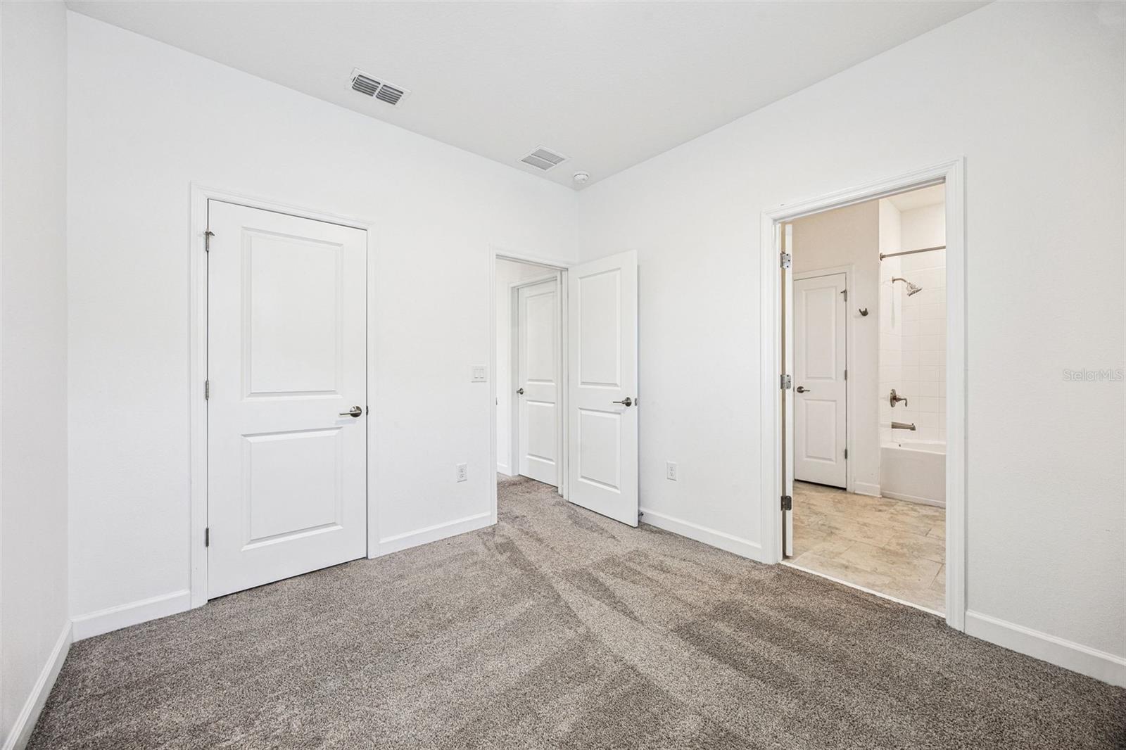 2975 Addison Blvd Property Photo 17