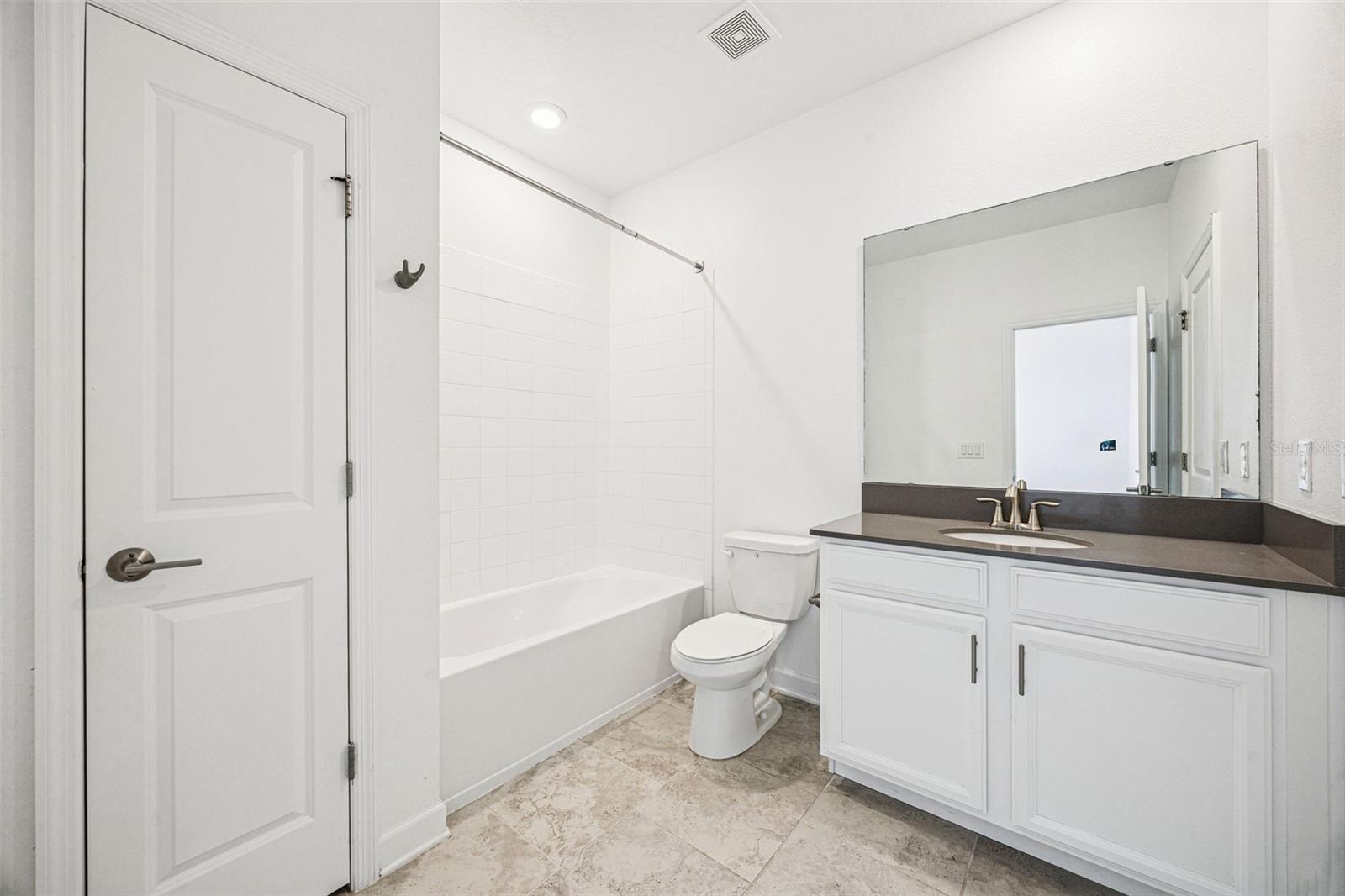 2975 Addison Blvd Property Photo 18
