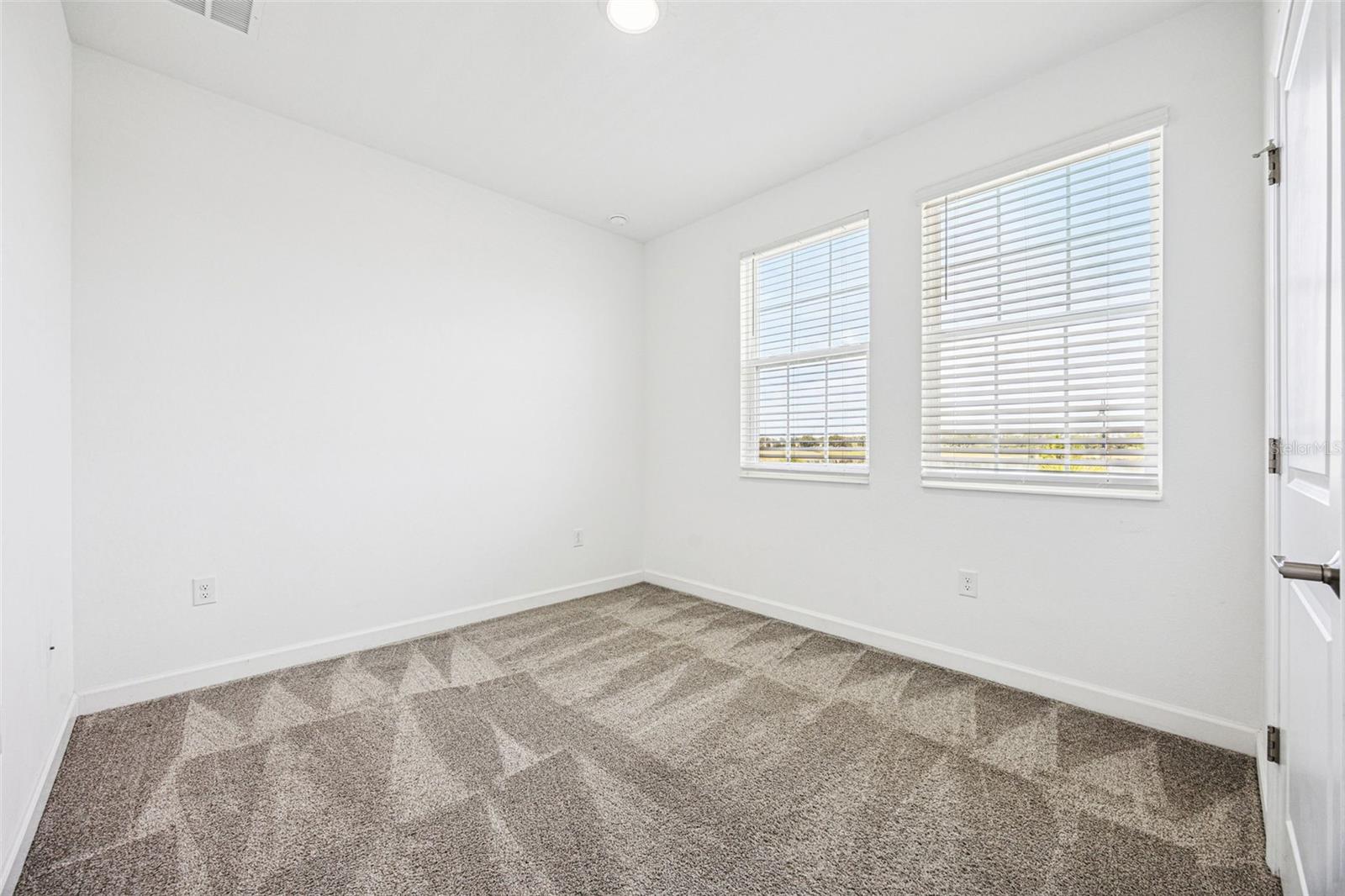 2975 Addison Blvd Property Photo 20
