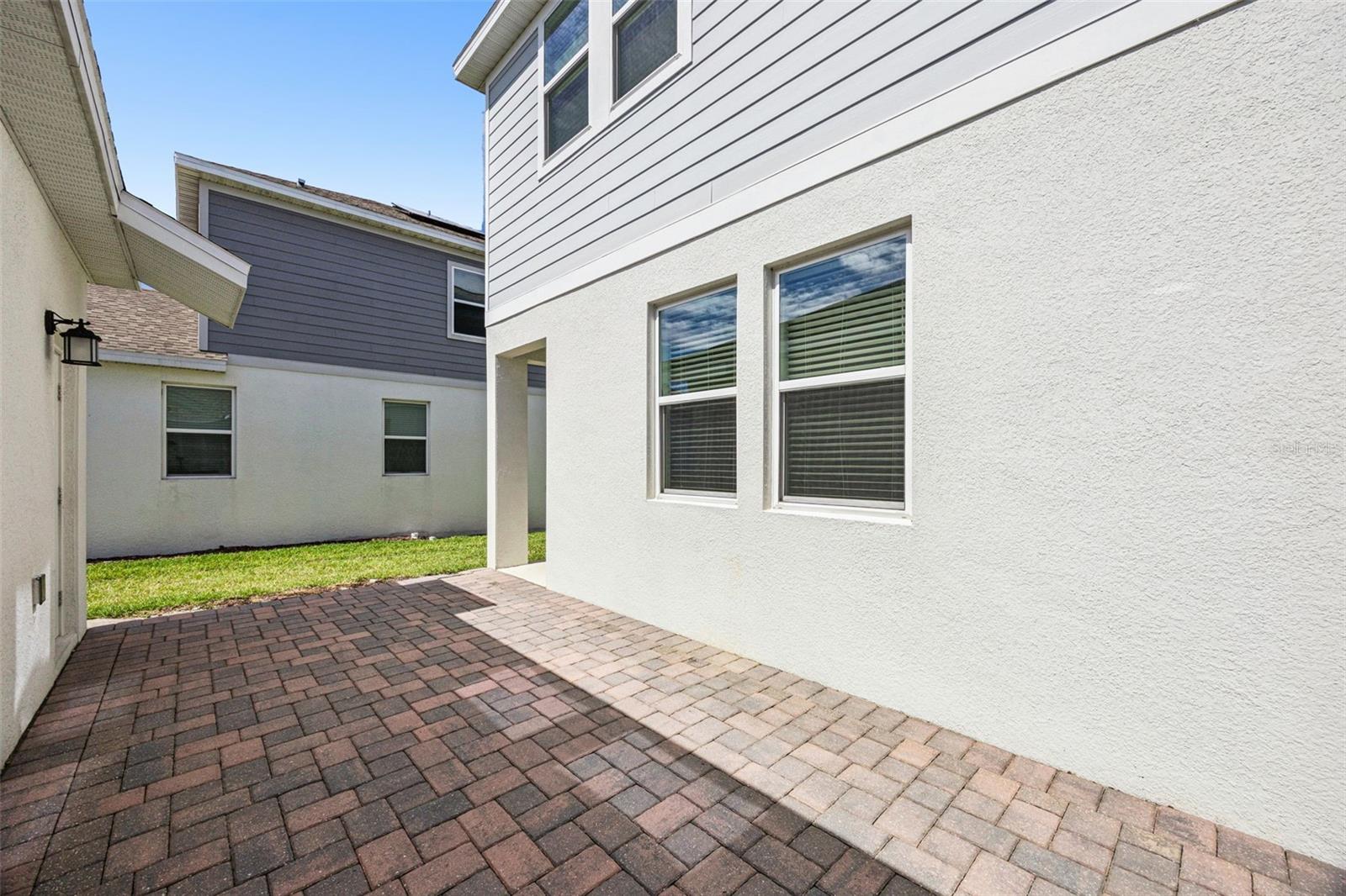 2975 Addison Blvd Property Photo 27