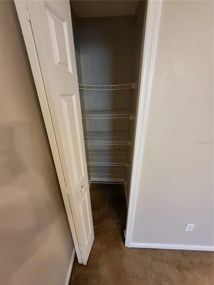 O6415779 Property Photo 26