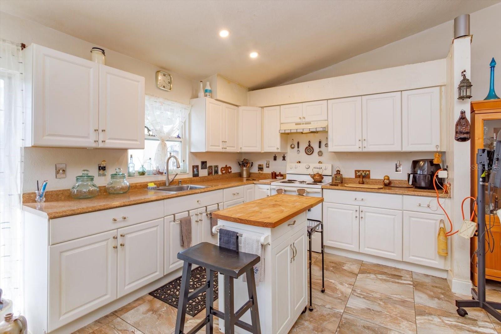 2501 Long Meadow Way Property Photo 8