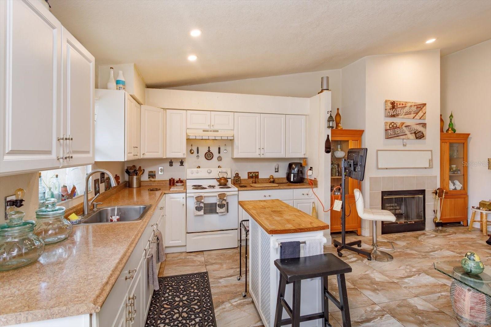2501 Long Meadow Way Property Photo 9