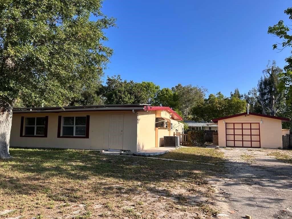 O6415822 Property Photo 2