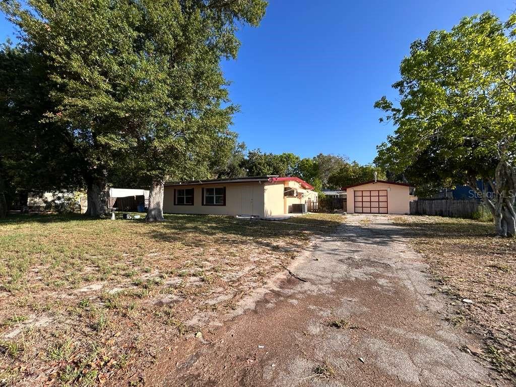 O6415822 Property Photo 4