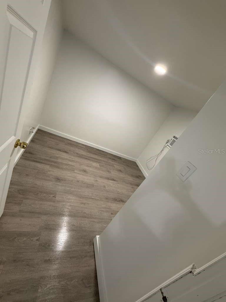 O6415822 Property Photo 12