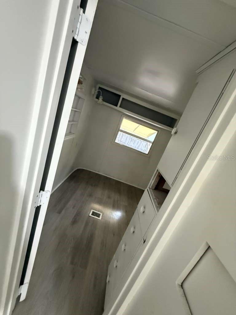 O6415822 Property Photo 13