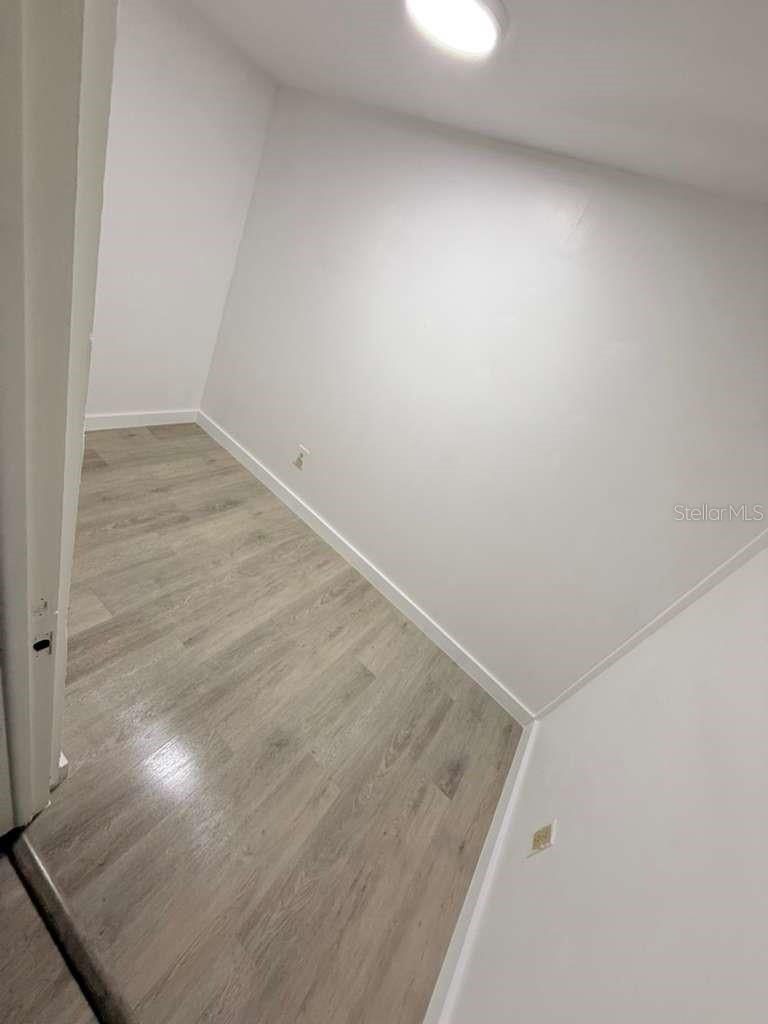 O6415822 Property Photo 14