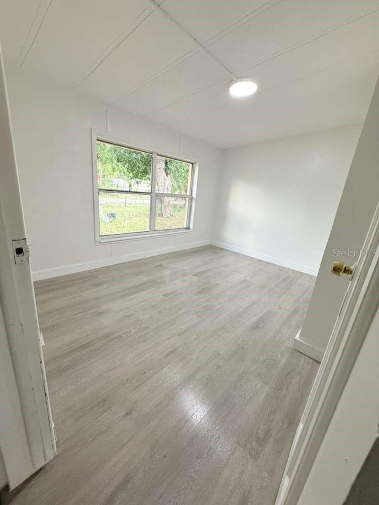 O6415822 Property Photo 15