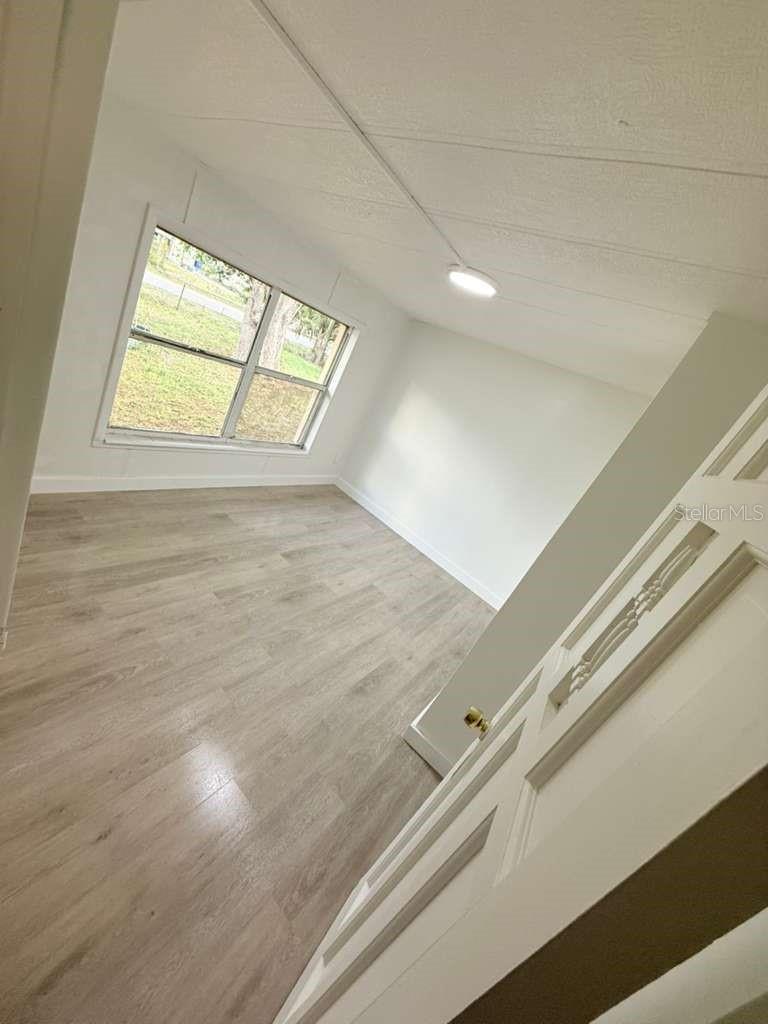 O6415822 Property Photo 16