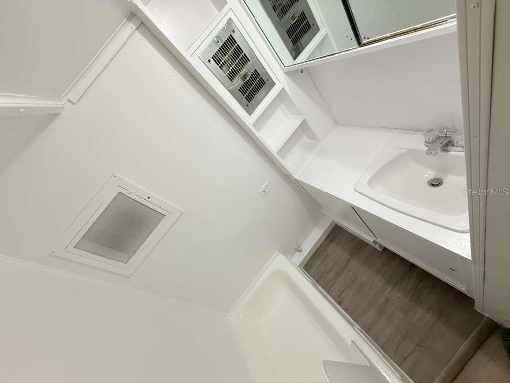 O6415822 Property Photo 17