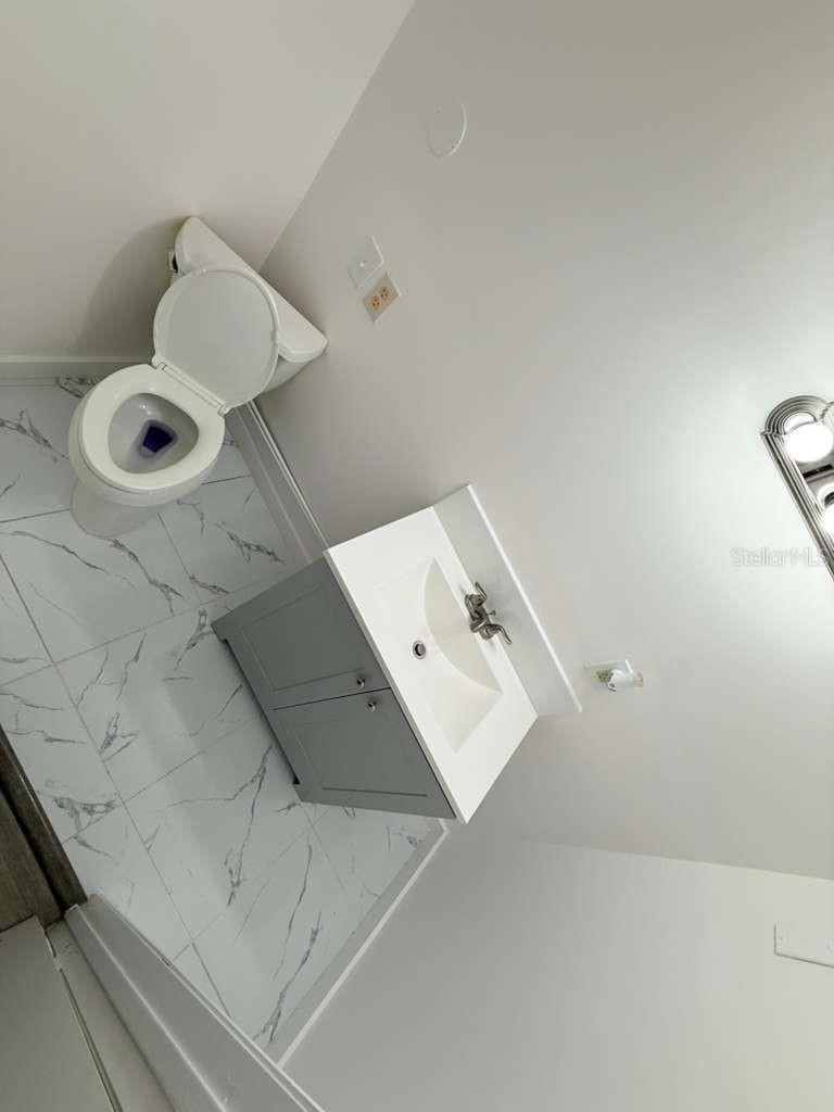 O6415822 Property Photo 19